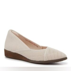 NWT: Size 7 Skechers Women's Cleo’s Flats